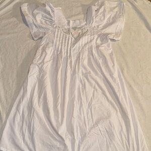 Gilligan & O'Malley white and Pink Embroidered Nightgown Sz M